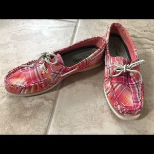 Sperry pink plaid boat shoes - size 10 - EUC